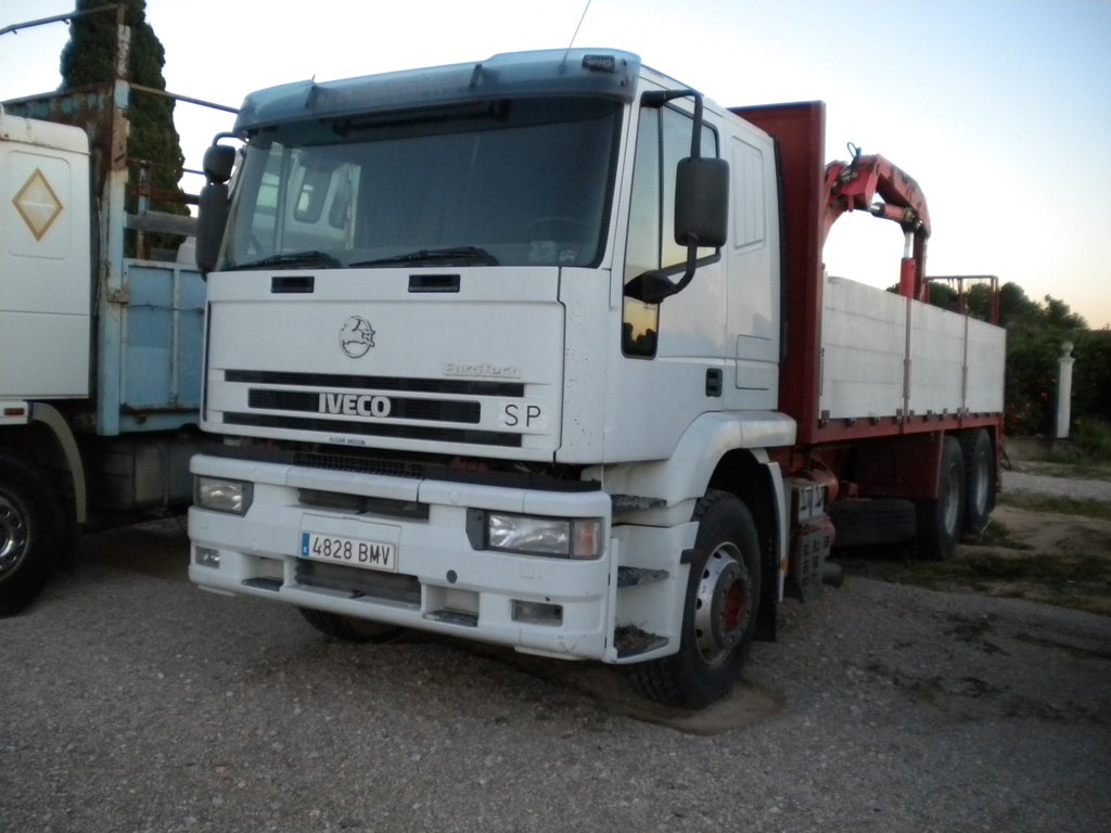7570 – IVECO COM GRUA